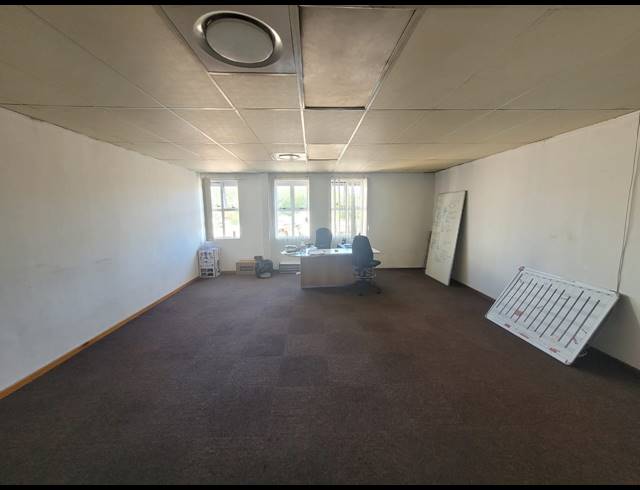 950M² WAREHOUSE TO LET IN KILLARNEY GARDENS